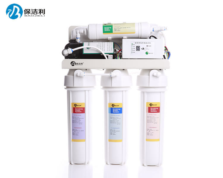1、標(biāo)準(zhǔn)五級(jí)凈化，市面上98%以上的RO機(jī)，盡管外殼不一樣，但都是這種配置。2、微電腦智能設(shè)計(jì)，實(shí)現(xiàn)了自動(dòng)制水，自動(dòng)停機(jī)，自動(dòng)沖洗。滿水停機(jī)。缺水報(bào)警的全自動(dòng)控制。